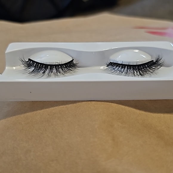 Makeup - Picture 4 of 4